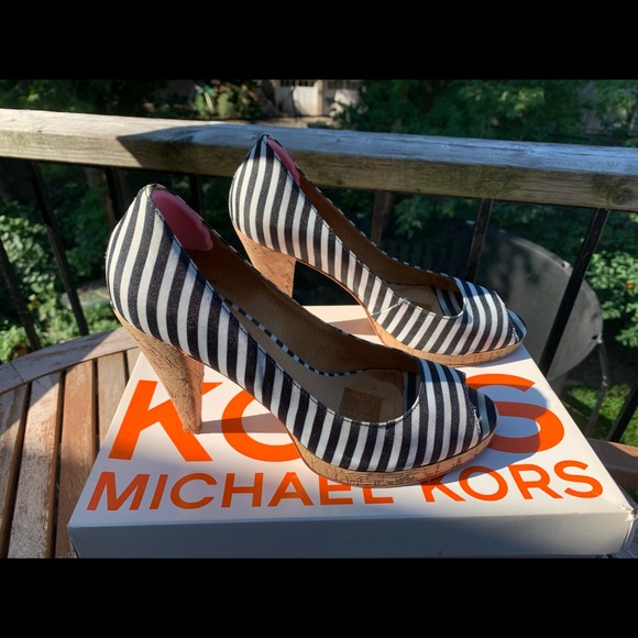 Michael Kors Black & White Stripe Open Toe - Picture 3 of 6